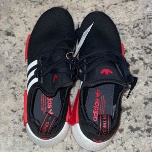 Adidas Men tennis shoes